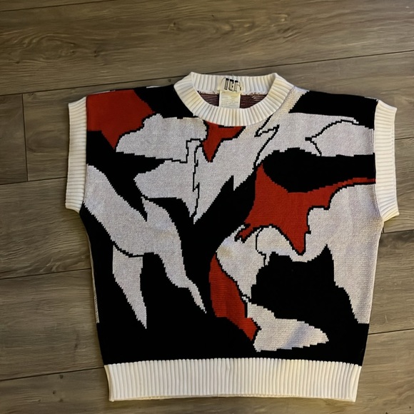 Sweater Vest, 90’s Detail, Size Medium - Picture 3 of 10